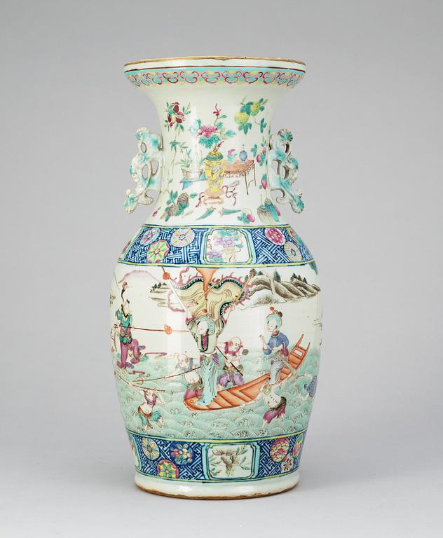 A chines porcelaine vas, late Qing dynasty (1644-1914).