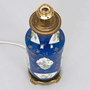 Vas, porslin. Troligen Samson, Frankrike, omkring 1900.