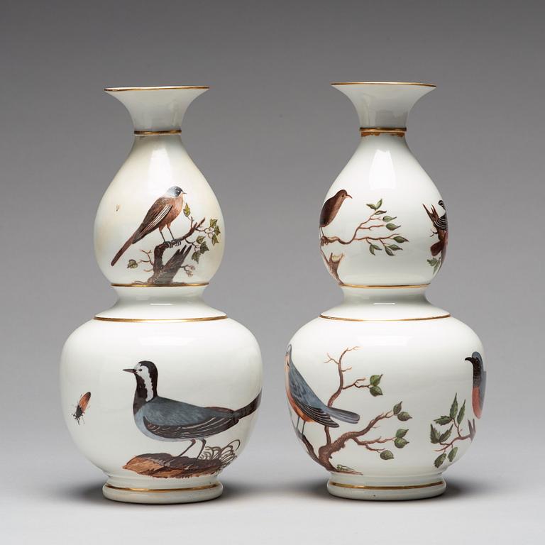 A pair of vases, 19th Century.