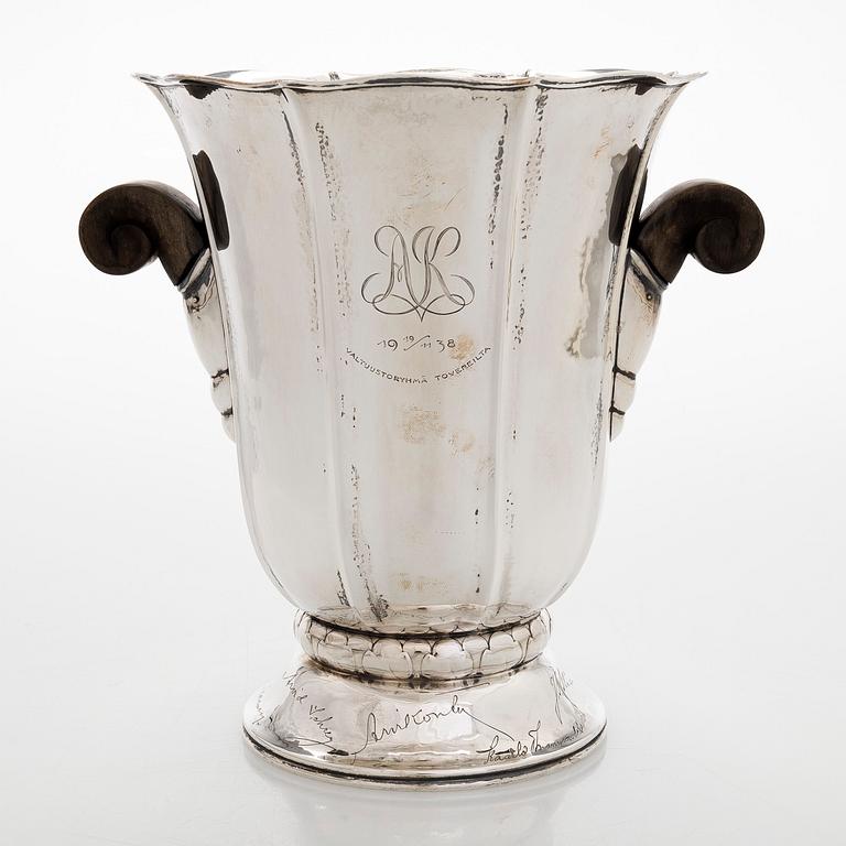 A 1030s silver champagne cooler, Kultakeskus, Hämeenlinna 1936.