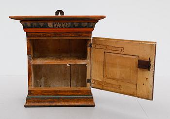 HÄNGSKÅP, allmoge, daterat 1777.