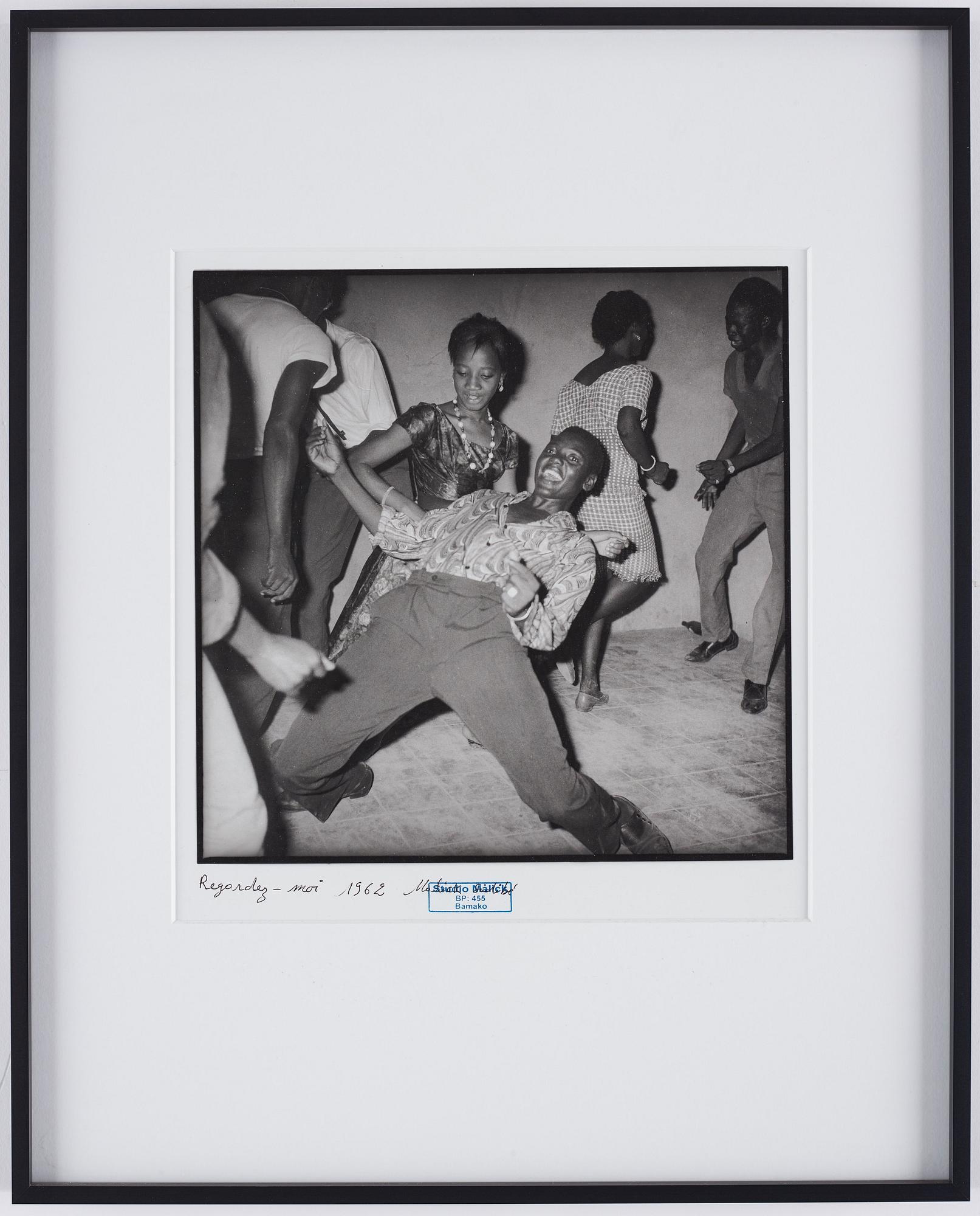 Malick Sidibé, "Regardez-moi", 1962.