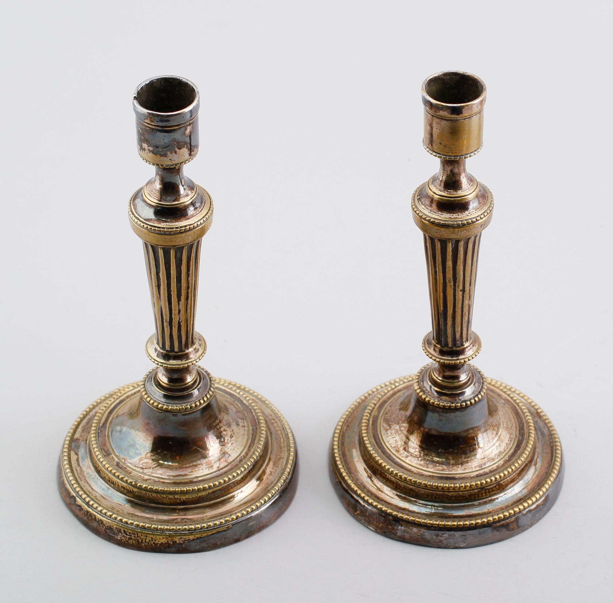 LJUSSTAKAR ett par, försilvrade, sannolikt Frankrike, 1700-tal.