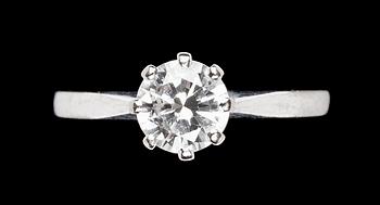 943. A brilliant cut diamond ring, 1.04 cts.