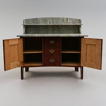 KOMMOD, 1900-talets första hälft.