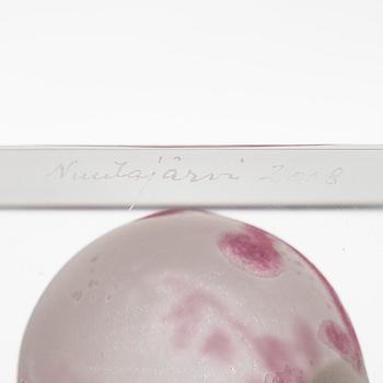 Oiva Toikka, an annual glass cube, signed Oiva Toikka, Nuutajärvi 2008 and numbered 213/2000.