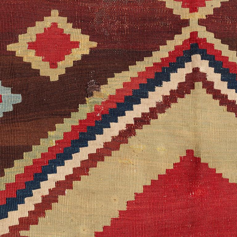 Antique Qashqai kilim carpet, ca 260 x 157 cm.