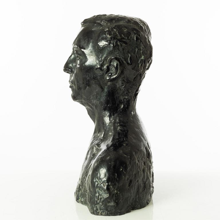 Gudmar Olovson, sculpture. Signed. Numbered. Foundry mark. Bronze, height 49 cm, length 42 cm.