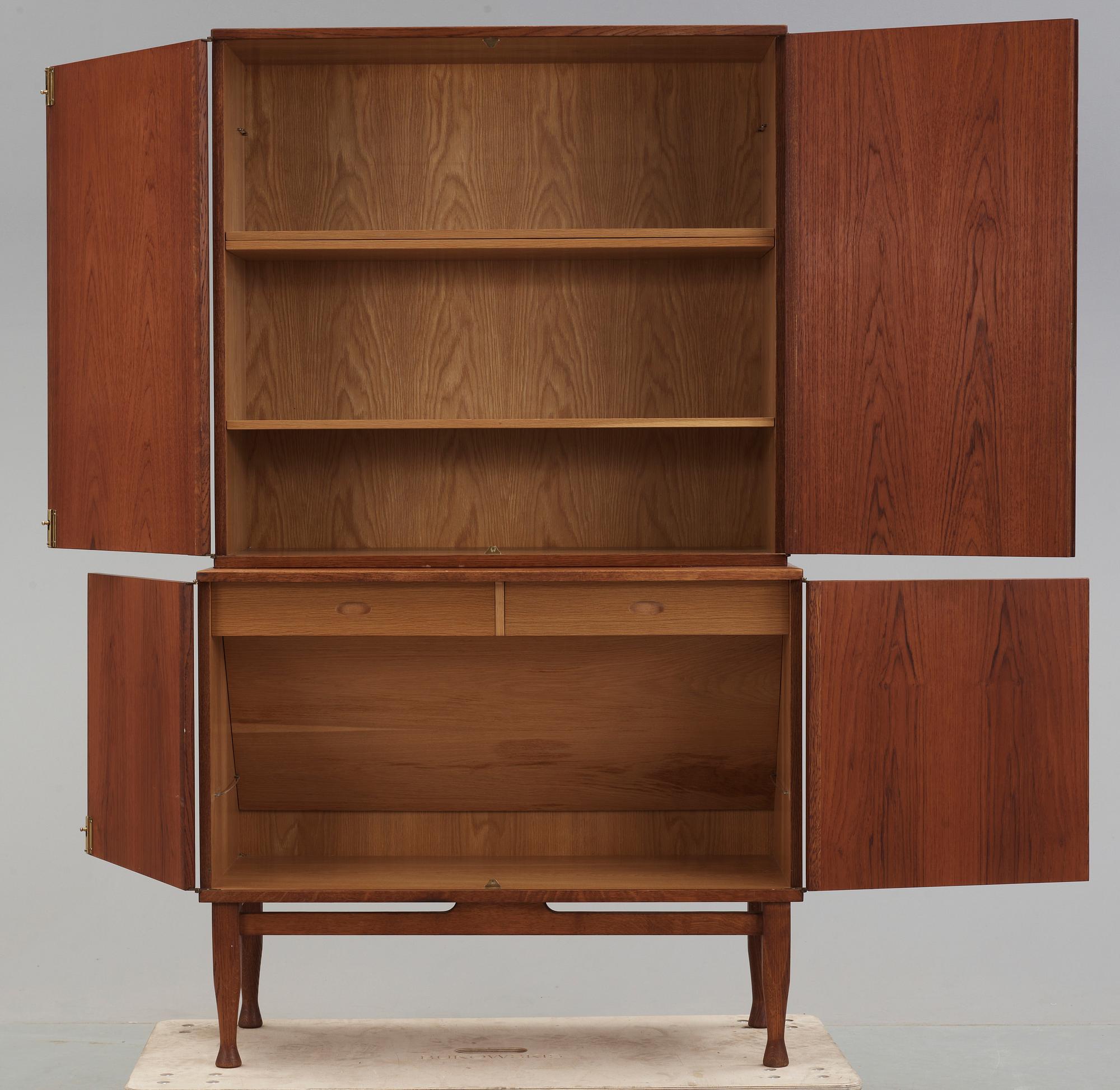 SKÅP. "Krus" Yngve Ekström, märkt Westbergs Möbler AB i Tranås, 1950-tal.