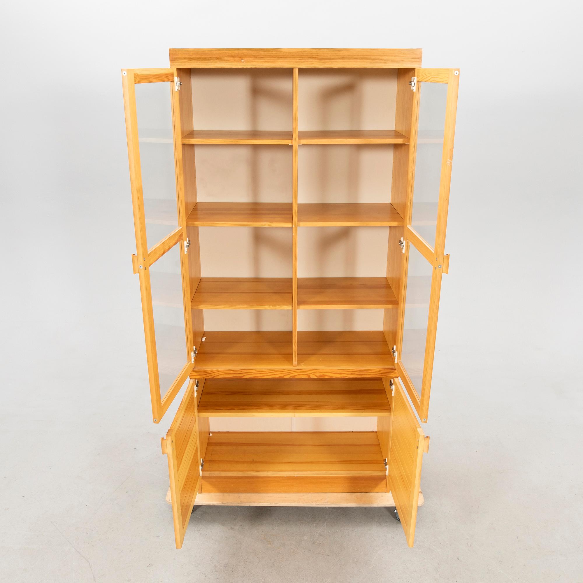 Vitrinskåp IKEA 1900-talets andra hälft.