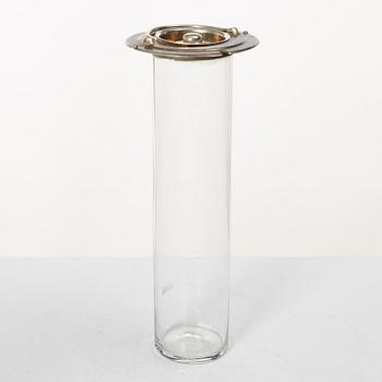 Karaffer, 2 st, Tyskland, varav en med montering i silver, 1900-tal.