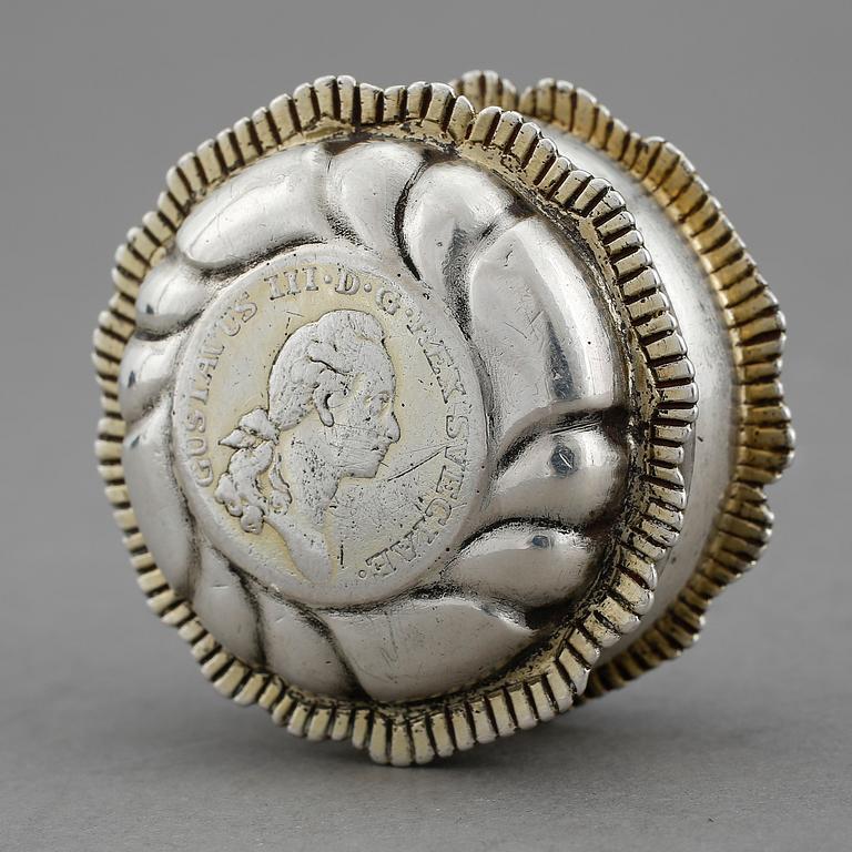 KYRKDOSA, silver, otydlig mästarstämpel, Sverige 1700/1800-tal. Vikt ca 36 gram.