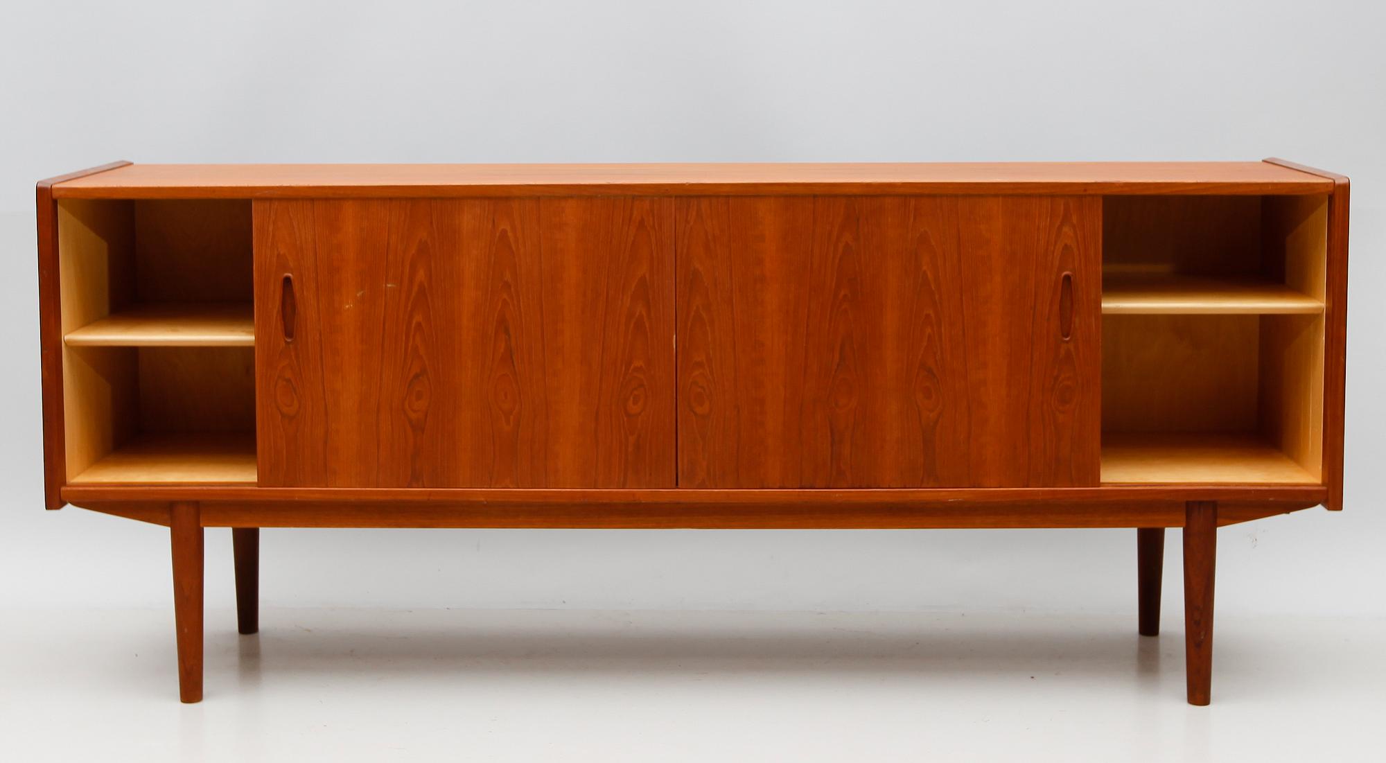 SIDEBOARD, "Trio", Nils Jonsson, Troeds, 1900-talets andra hälft.