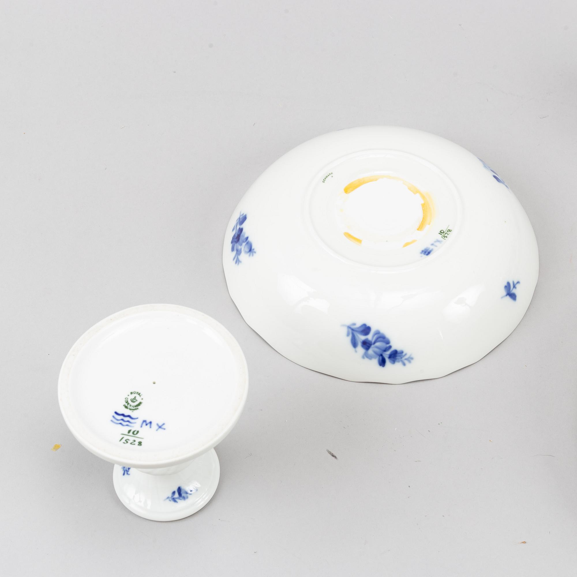 Royal Copenhagen, a 'Blå Blomst' porcelaine service (65 pieces).