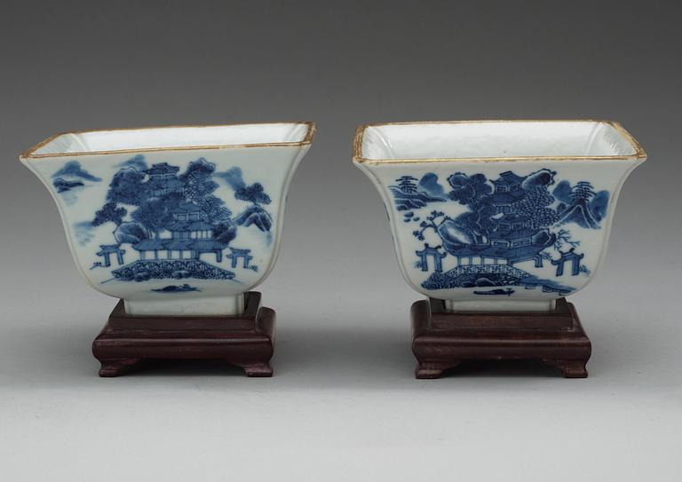 SKÅLAR, ett par. Qing dynastin. Jiaqing (1796-1820).