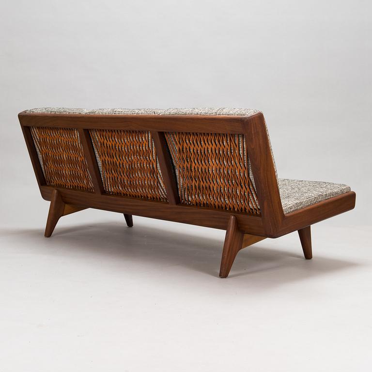 Carl Gustaf Hiort af Ornäs, a mid-20th century 'Studio' sofa for Puunveisto Oy - Träsnideri Ab.