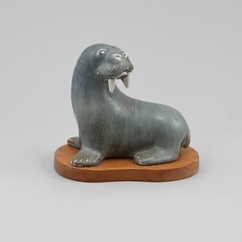 FIGURIN, stengods, Gunnar Nylund, Rörstrand, 1900-talets andra hälft.