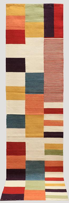 A runner, flat weave, ca 301 x 84 cm.