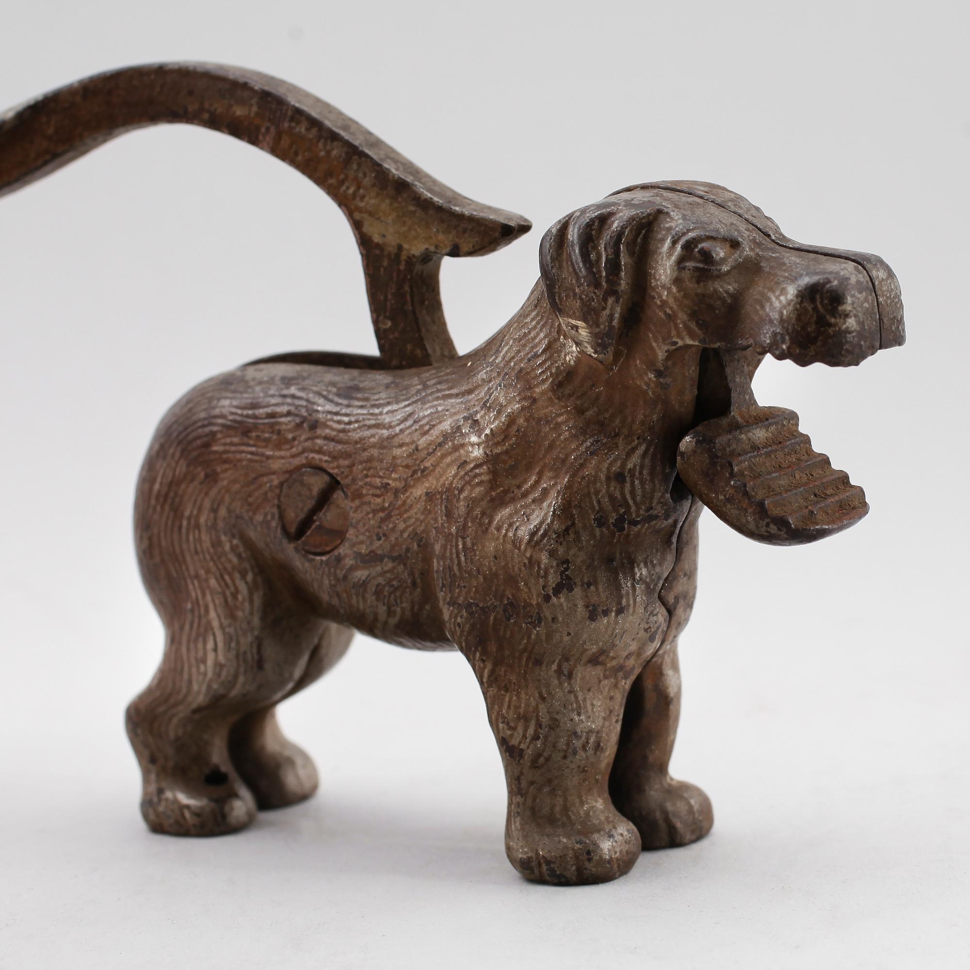 NÖTKNÄPPARE, målad metall, 1800-tal.