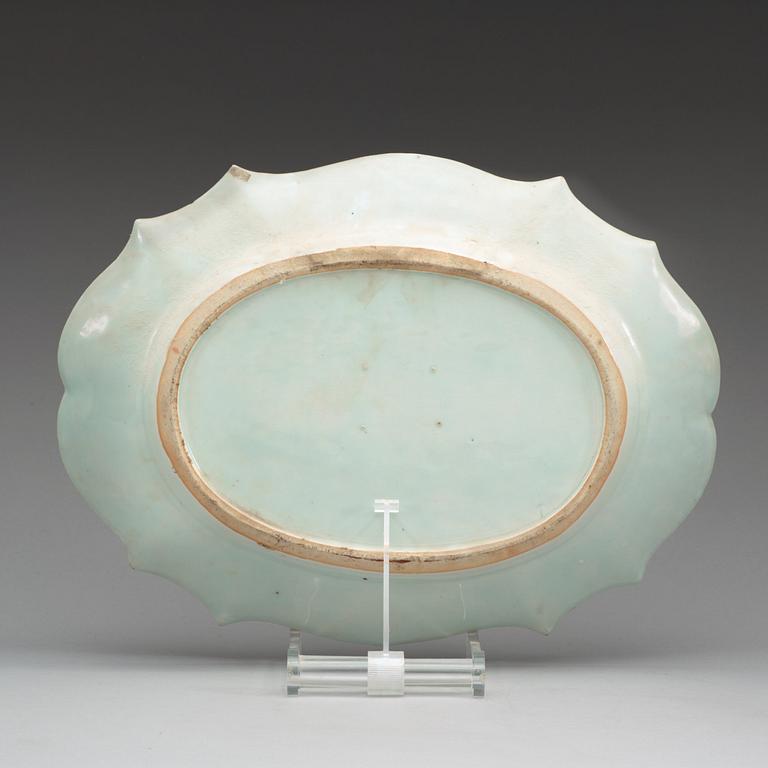 A famille rose serving dish, Qing dynasty, Qianlong (1736-95).