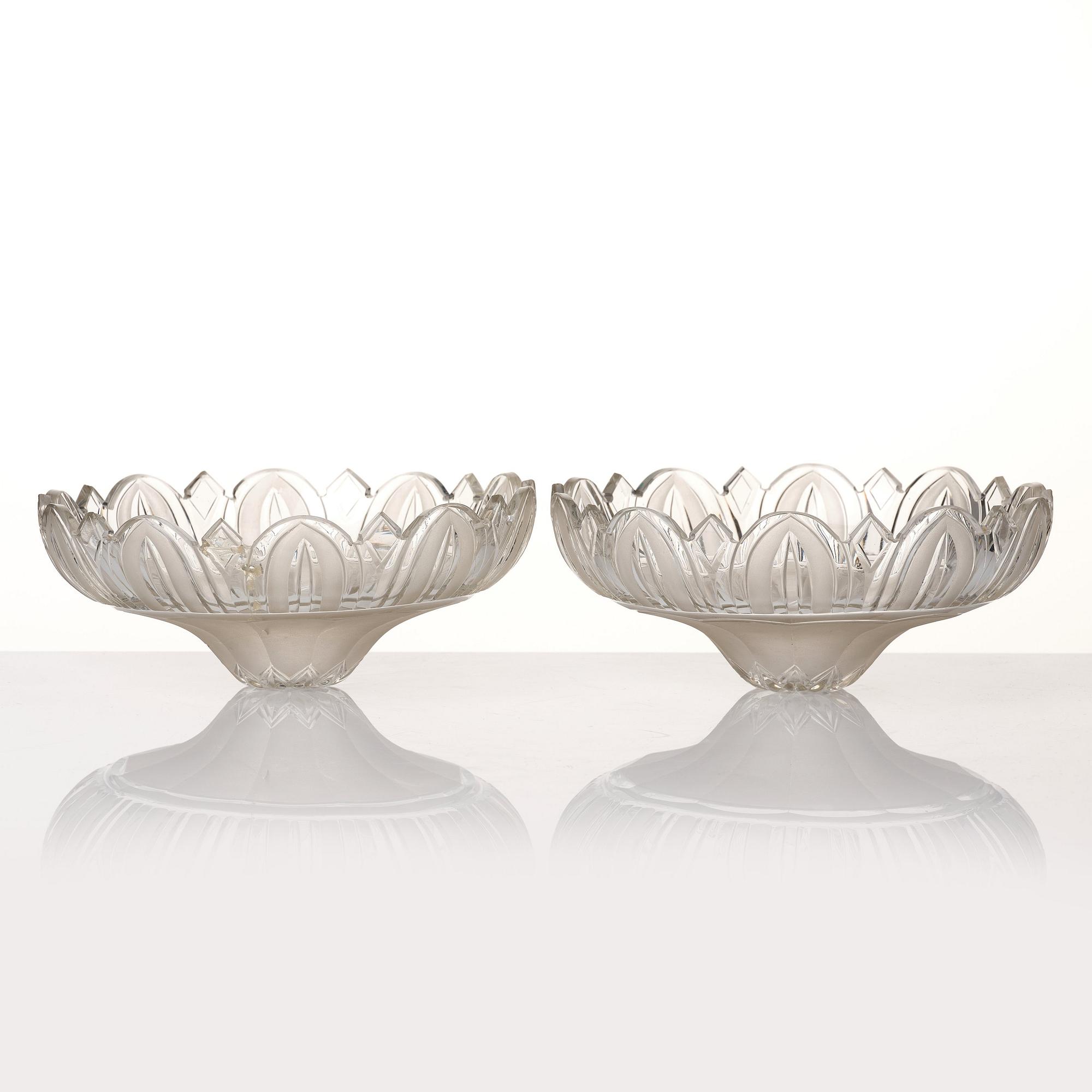 Gustaf Möllenborg, praktskålar, ett par lika, silver, Stockholm 1832. Nyrokoko.