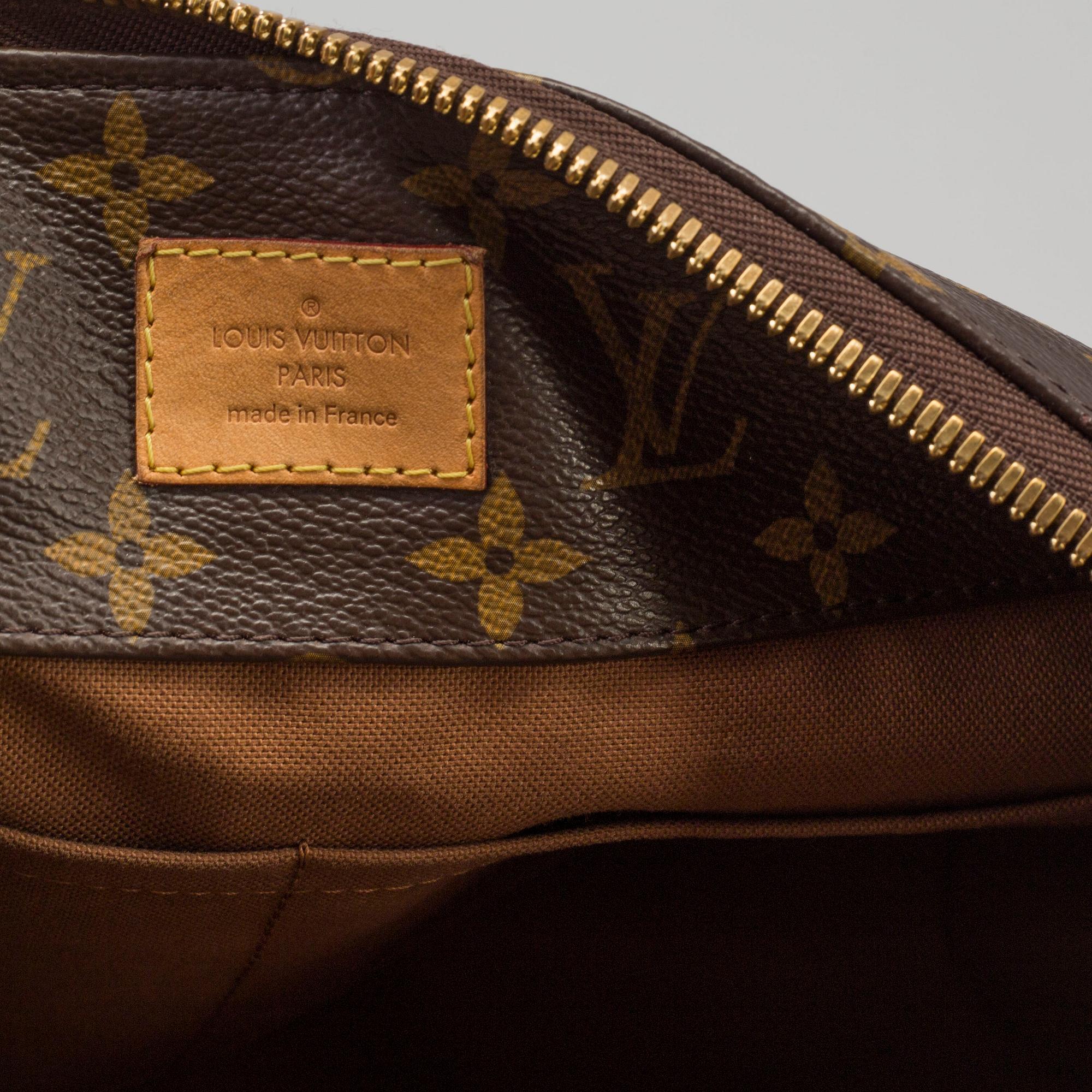 a LOUIS VUITTON 'Sully PM' bag.