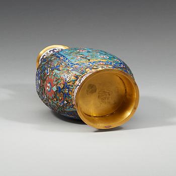 A cloisonné vase, Qing dynasty, 19th Century.