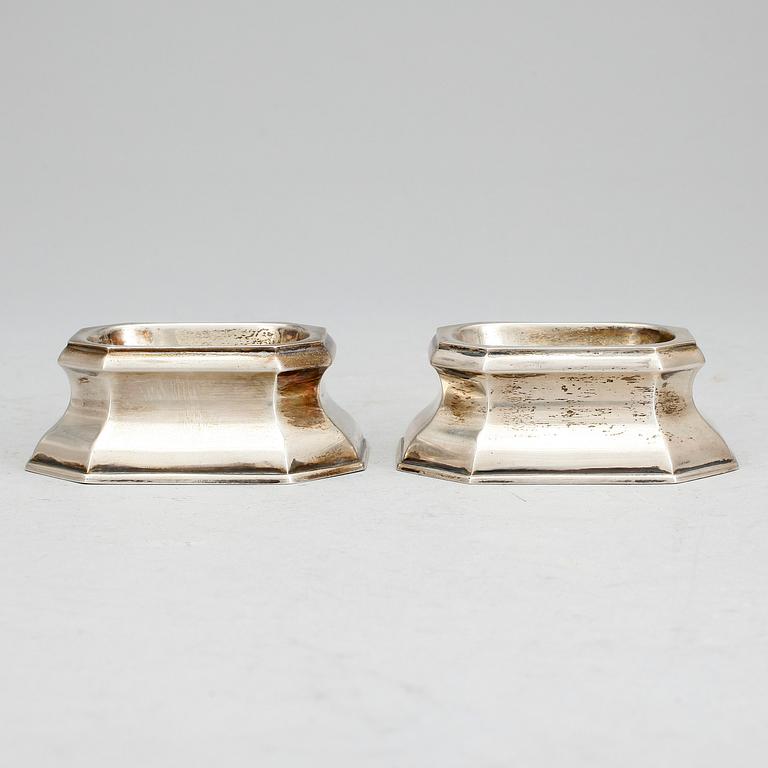 SALTKAR, ett par, silver, James Dixon & Sons, Sheffield, 1926. Vikt ca 134g.