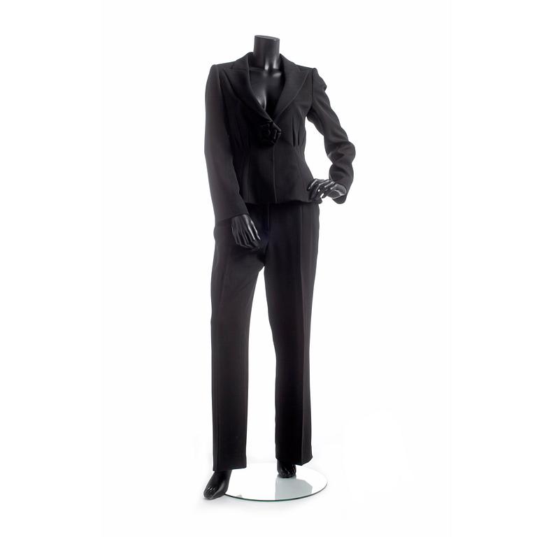 ARMANI COLLEZIONI, a two-piece suit consisting of jacket and pants.