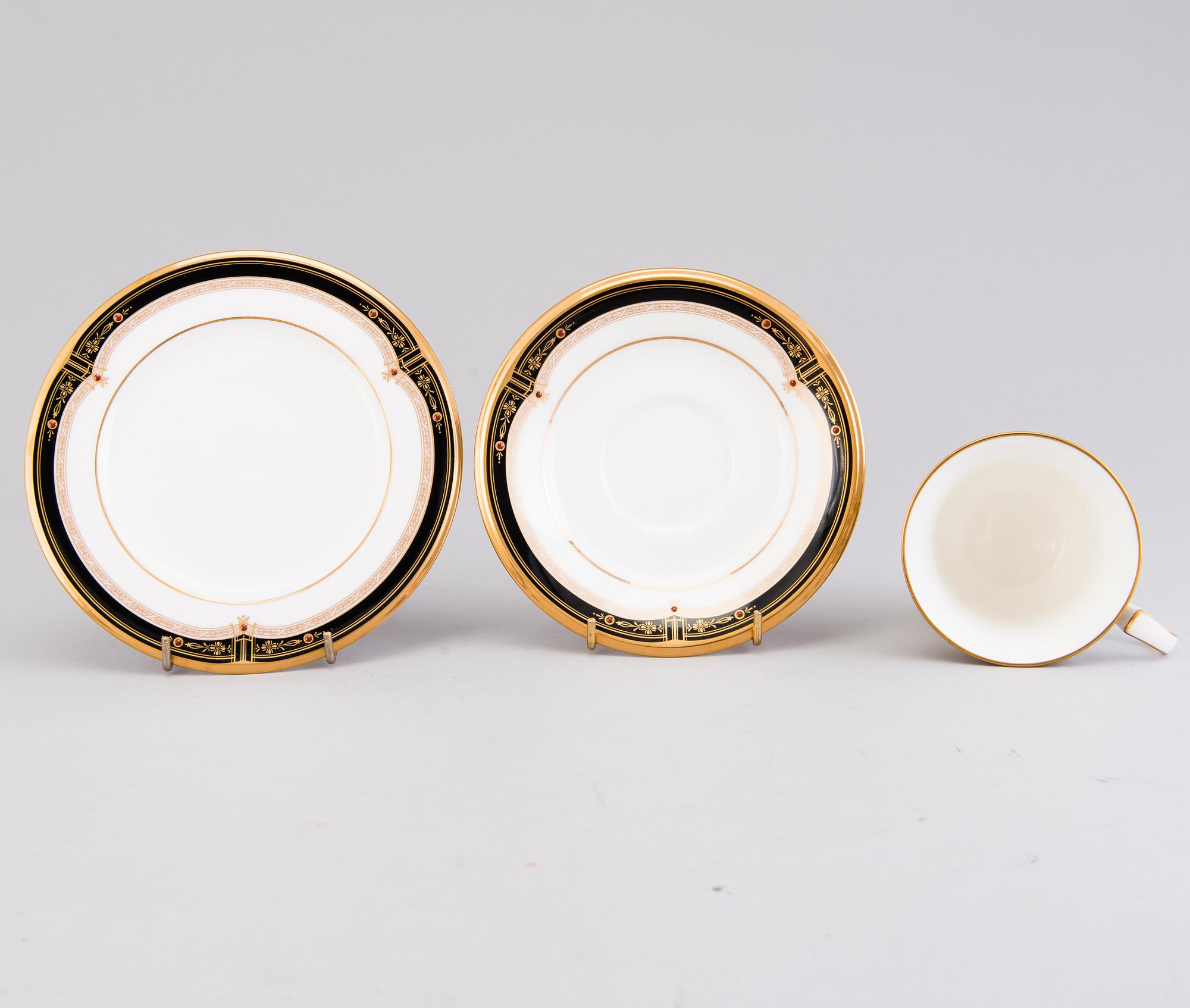 A Japanese 84-pcs Noritake porcelain coffee set and dinnerware from the end of the 20th Century.