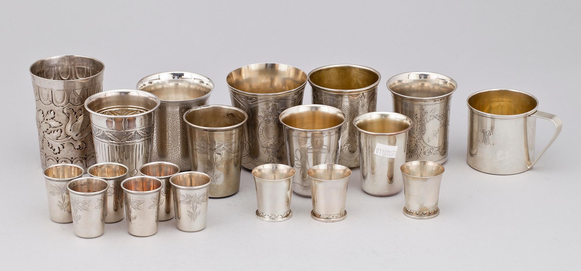 PARTI BÄGARE, 24 st, silver, flertal olika tillverkare, Europa, bla CG Hallberg, 1800-1900-tal. Totalvikt ca 1300 gram.