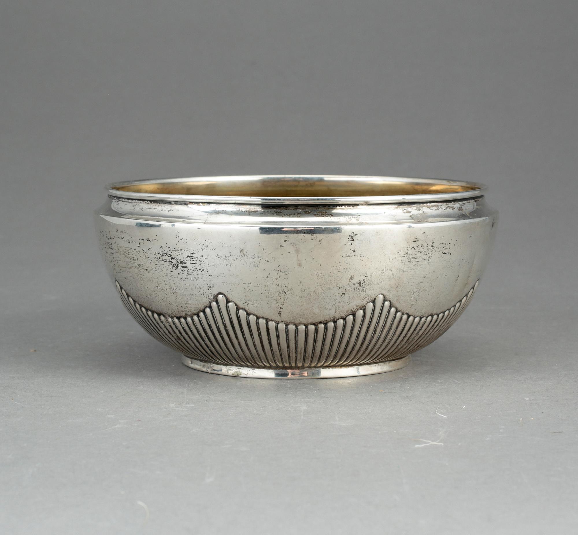 SKÅL, silver. Otydlig tillverkarstämpel, Stockholm, sannolikt 1908. Vikt ca 233 gram.