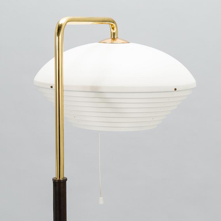 Alvar Aalto, Golvlampa modell A811, Valaistystyö.