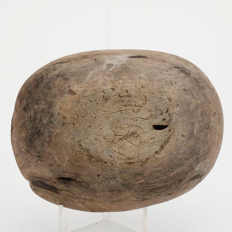 TRÅG, trä, daterad 1822.
