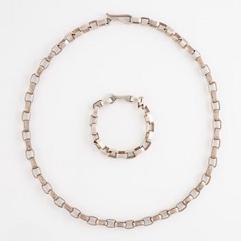 Sven-Erik Högberg, arm bracelet and collar, silver.