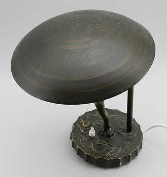 BORDSLAMPA, patinerad metall, 1900-talets första hälft.