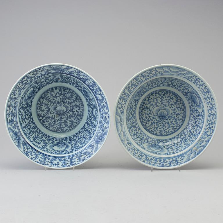 Two Chinese blue and white porcelain basins, Qing dynasty, 19th century.