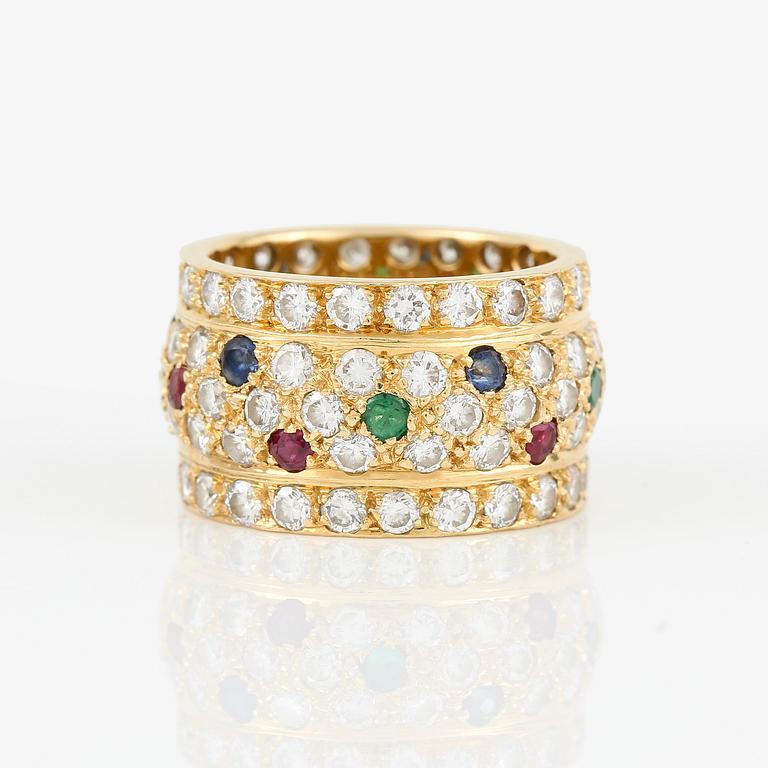 RING, 18K guld med 80 st briljantslipade diamanter tot ca 2,40 ct, rubiner, smaragder och safirer. Vikt 6,5 g.