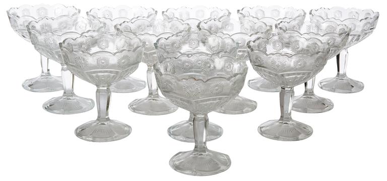 A SET OF 17 GLASS BOWLS,