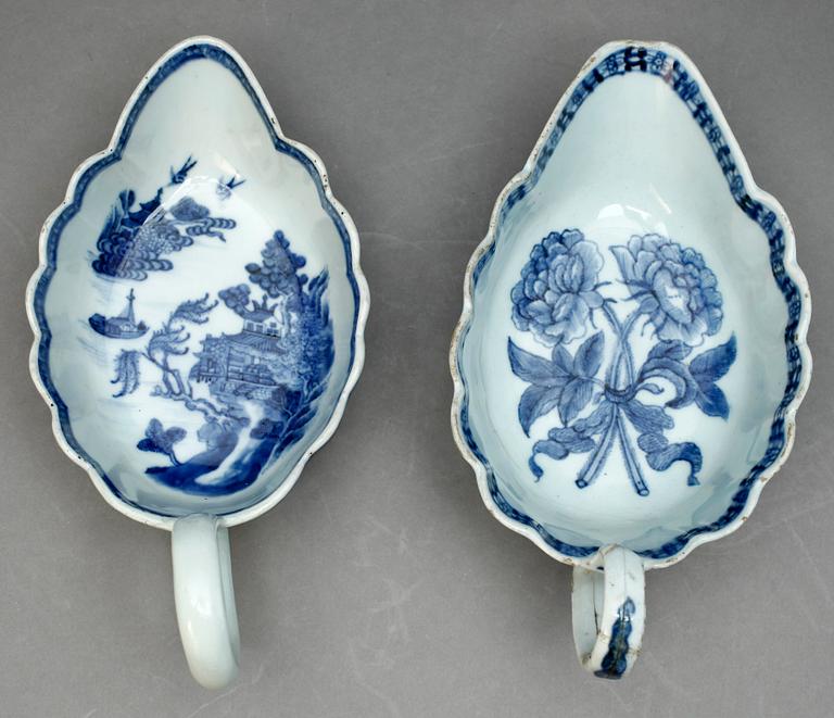 SMÖRTERRIN MED FAT SAMT 2 SÅSSNIPOR, porslin, bla Qianlong, Kina 1700-1800-tal.