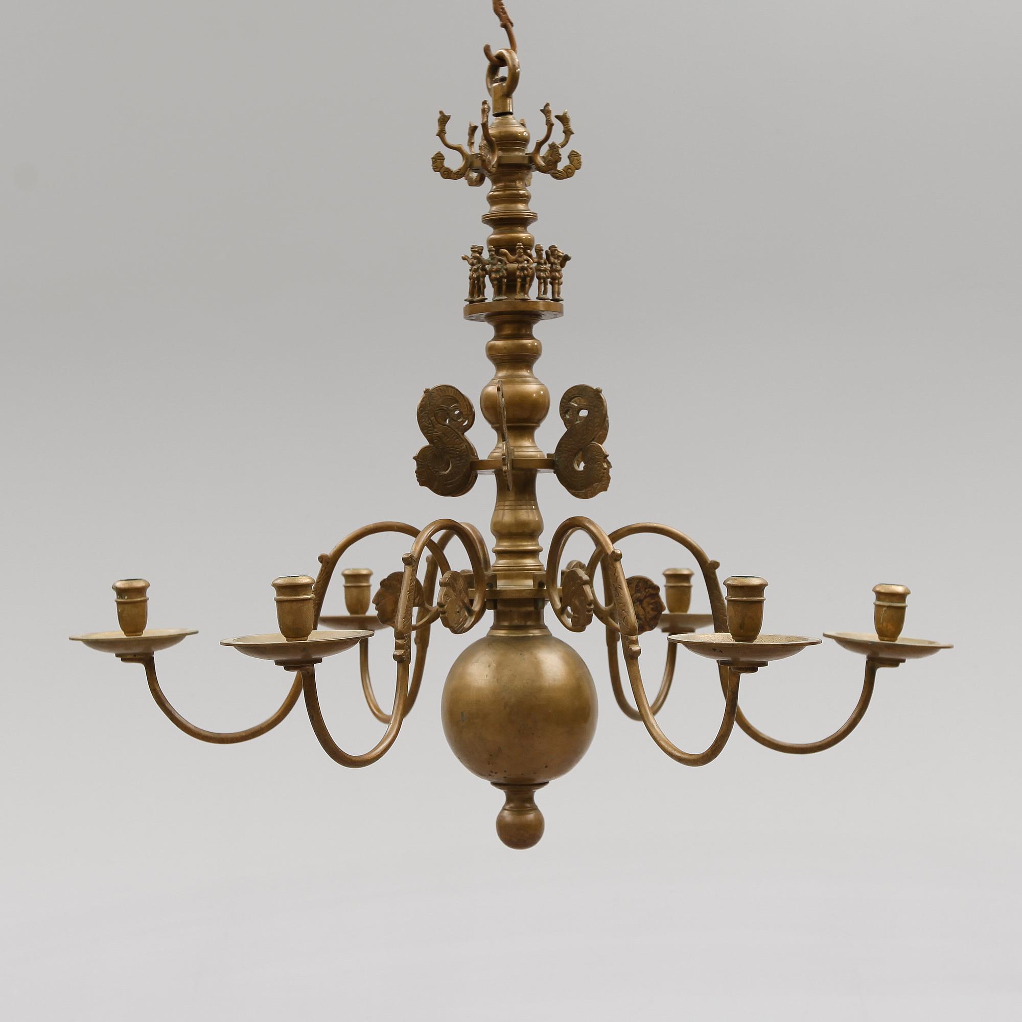 TAKKRONA, malm, 1900-talets första hälft. Höjd ca 80 cm.