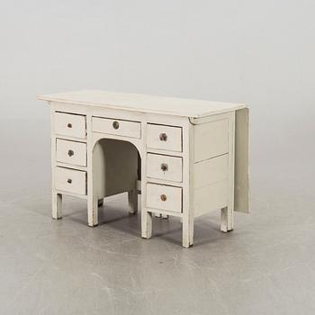 SIDEBOARD / KNEEHOLEDESK, Sweden 19th century latter part.