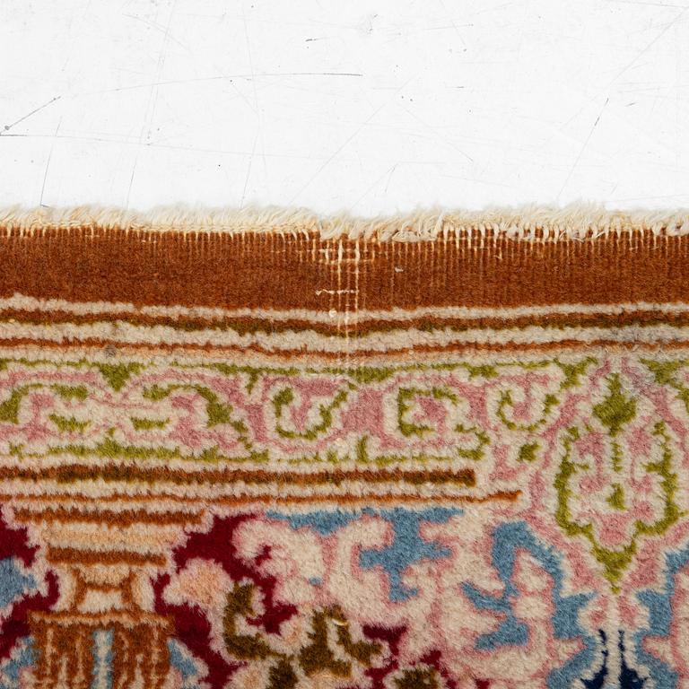 Carpet, Kerman, approx. 371 x 271 cm.