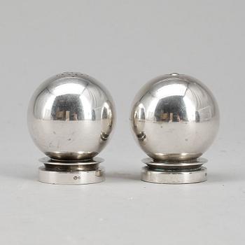 KRYDDKAR, ett par, silver, "Pyramid" Harald Nielsen, Georg Jensen, Danmark. Total vikt.