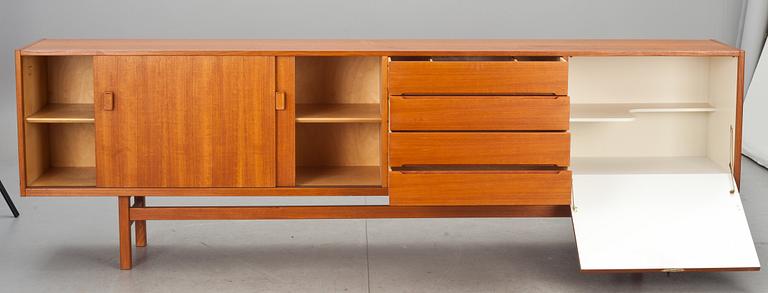 SIDEBOARD, Troeds, 1900-talets andra hälft.