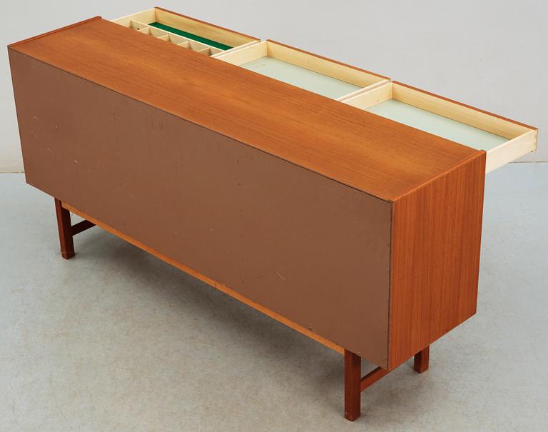 SIDEBOARD, Ulferts, modell 823 formgivare troligen Tage Olofsson. Sverige, 1950/60-tal.