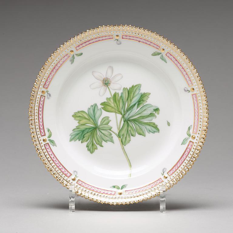 A set of 12 Royal Copenhagen "Flora Danica" dishes, Denmark, 20th Century.