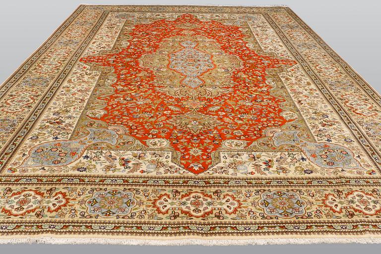 Carpet, Tabriz so-called Tabatabai, 407 x 308 cm.