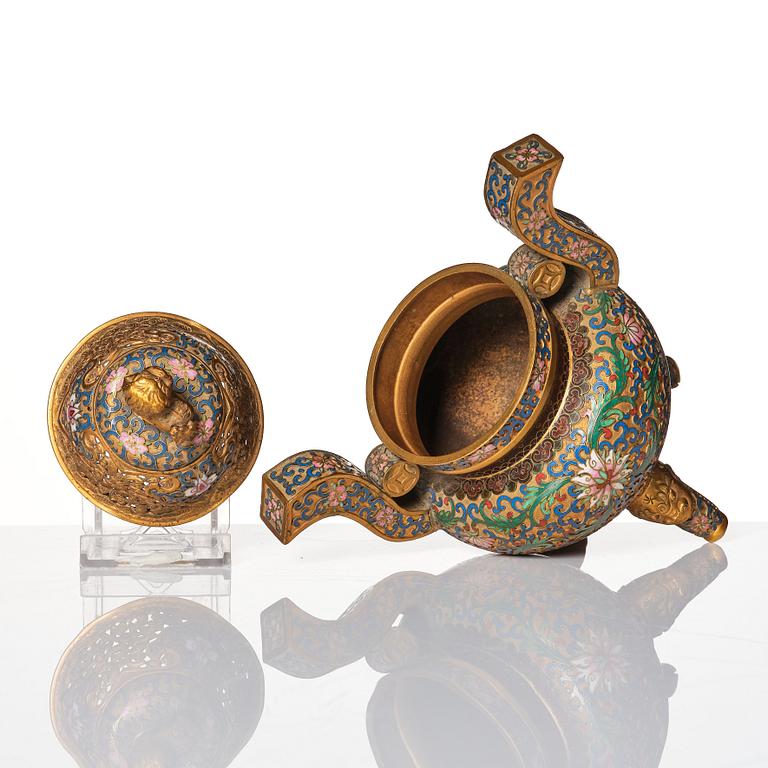 A gilt copper alloy cloisonné censer with cover, late Qing dynasty/early Republic.