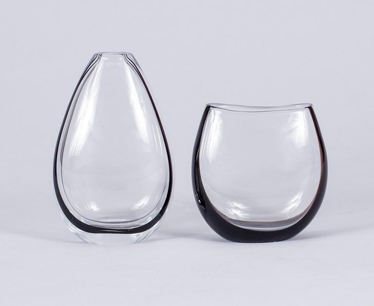 VAS, 2 st, glas. Vicke Lindstrand, Kosta.